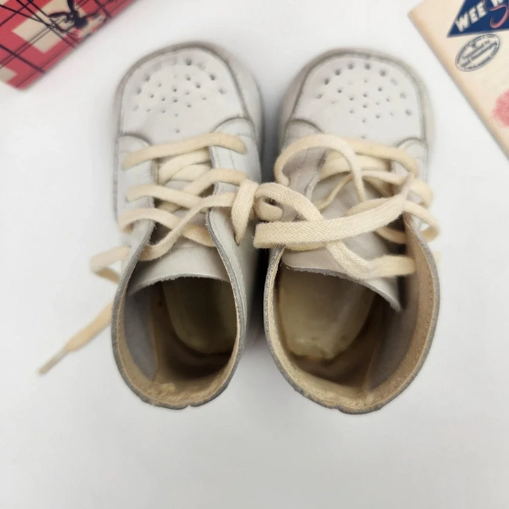 Vintage 1961 Wee Walker White Leather Baby Crib Shoes Style 220-149 Size 1 Boxed
